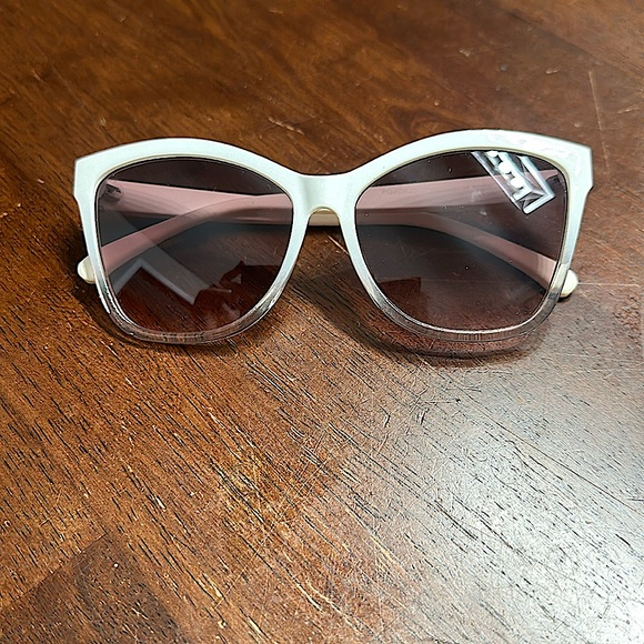 Jessica Simpson Accessories - Jessica Simpson